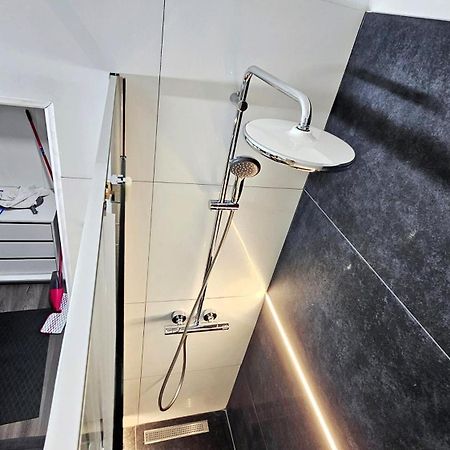Spoil Yourself With Style, Comfort And Luxury - Tony'S Studios Luxury ピテシュティ エクステリア 写真